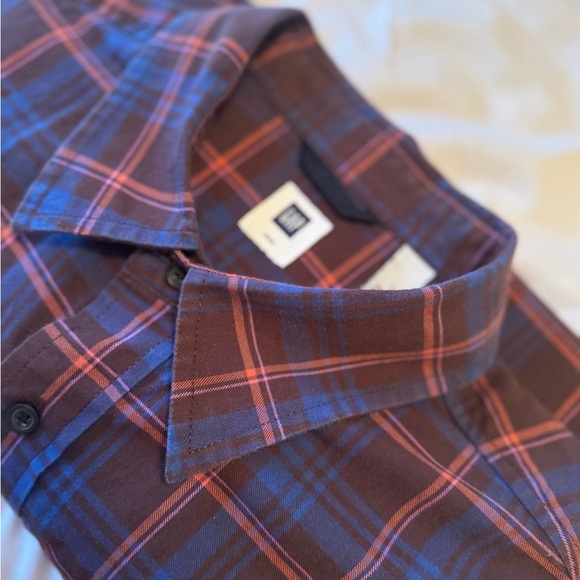 GAP Men's Button Down Shirt - Navy and Red Plaid - Picture 8 of 8